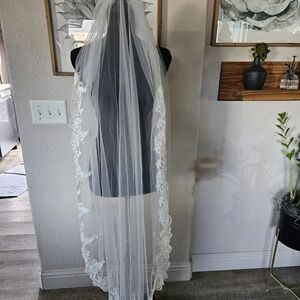 Elegant White Lace Bridal Veil 55 Inches